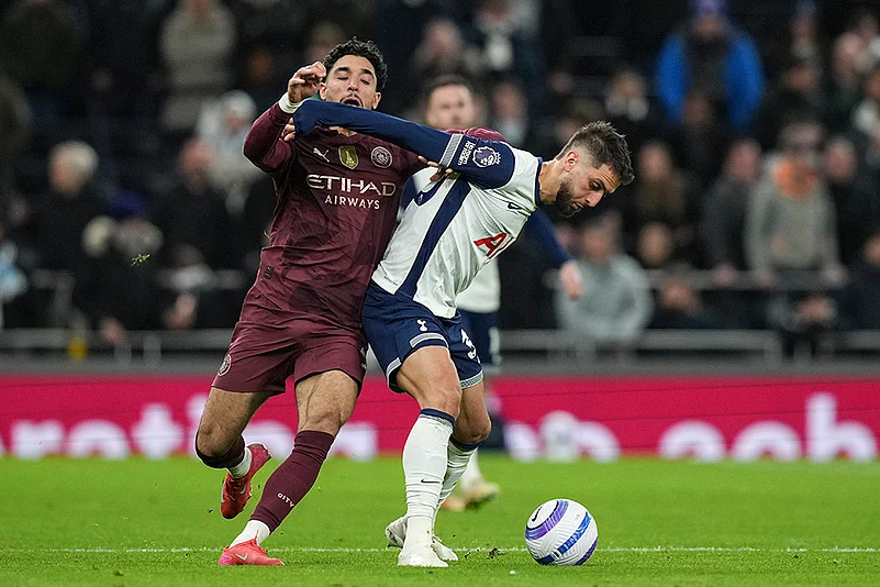 English Premier League Soccer 2024-25 Tottenham Hotspur vs Manchester City: odrigo Bentancur