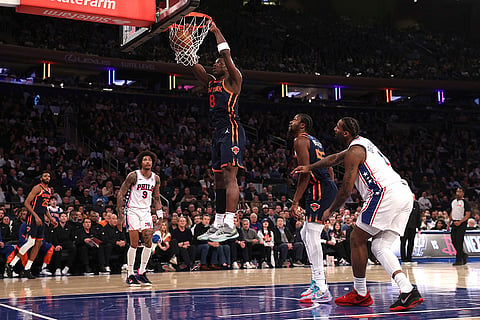 NBA 2024-25: Knicks' OG Anunoby dunks the ball