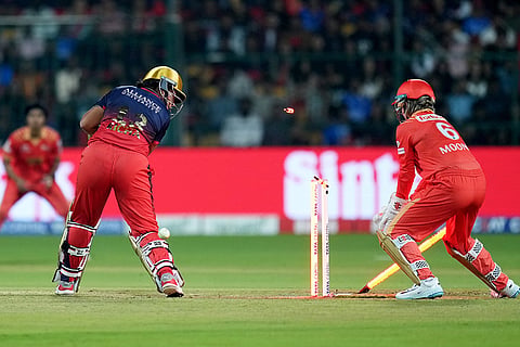 WPL 2025, RCB vs GG: Bengaluru’s Richa Ghosh being bowled by Gujarat Giants’ Kashvee Gautam
