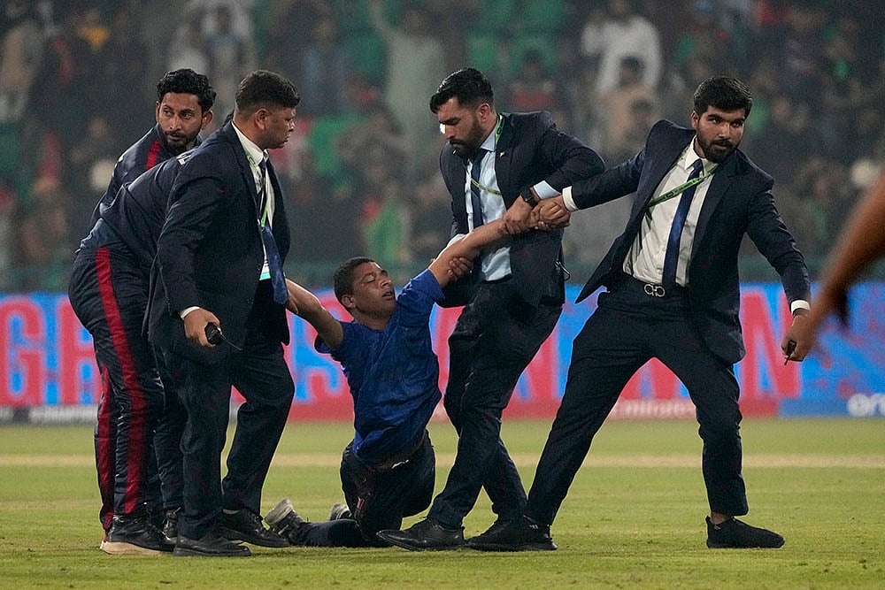 Pakistan Cricket Champions Trophy AFG vs ENG CT 2025 Pitch Invader Photo: 3