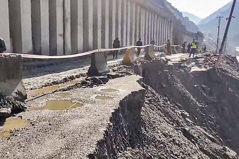 Jammu-Srinagar National Highway closed