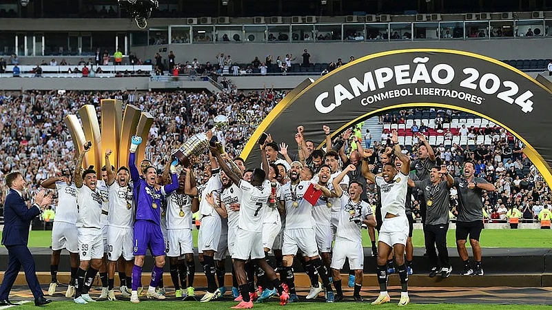 Copa Libertadores Final Brazils Botafogo vs Brazils Atletico Mineiro football gallery: 1