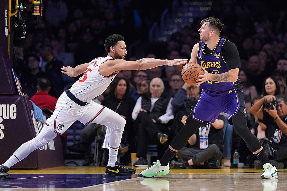 Basketball Game: Los Angeles Lakers vs Los Angeles Clippers