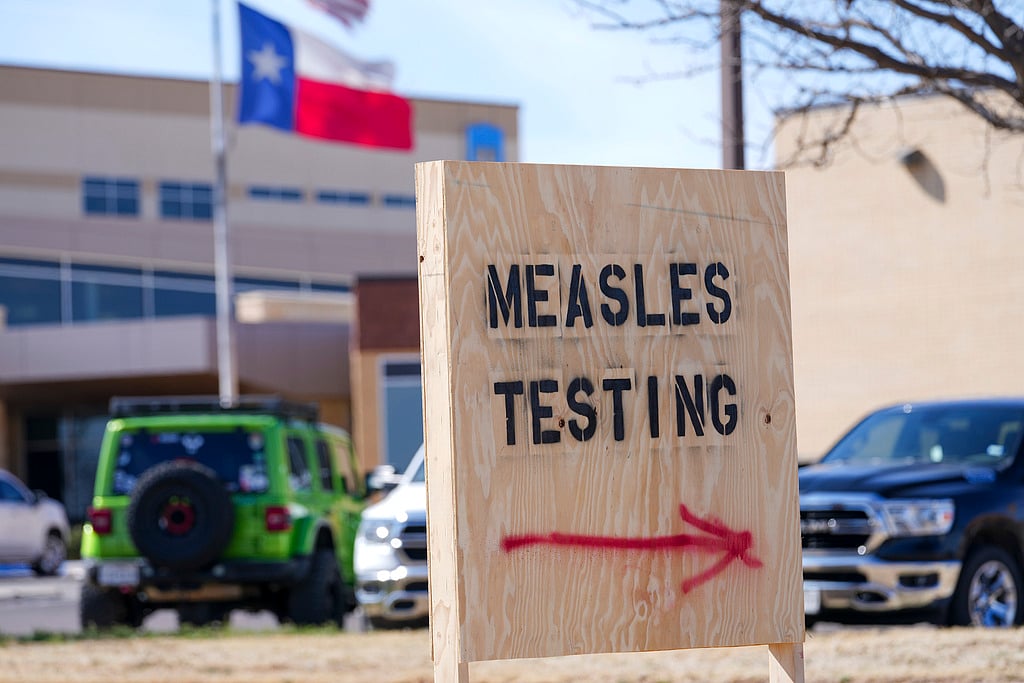 | Photo: AP : US Records First Measles Death In A Decade As Outbreak Spreads