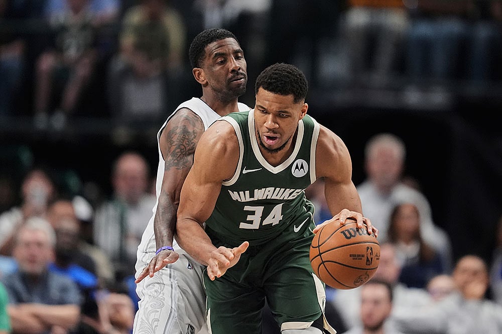 NBA: Milwaukee Bucks vs Dallas Mavericks