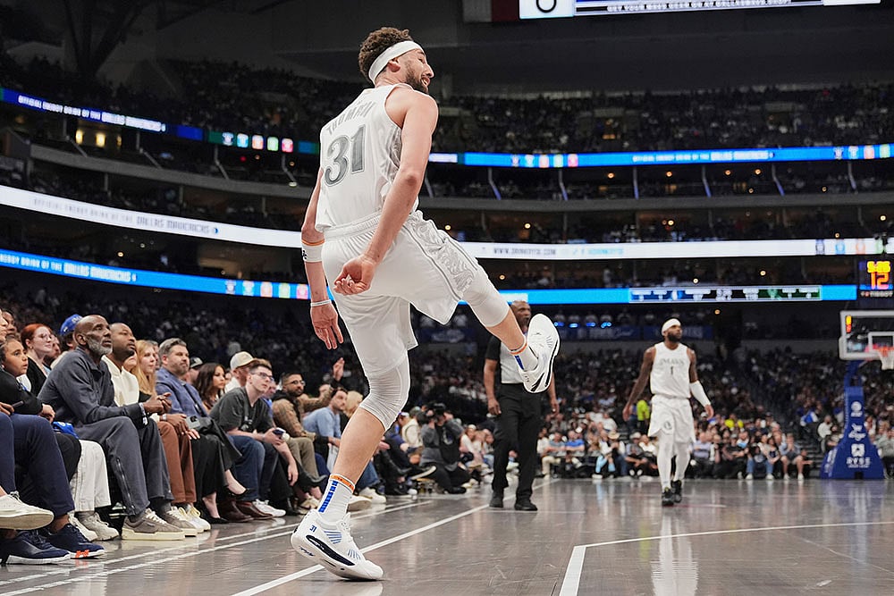 Basketball Game: Milwaukee Bucks vs Dallas Mavericks
