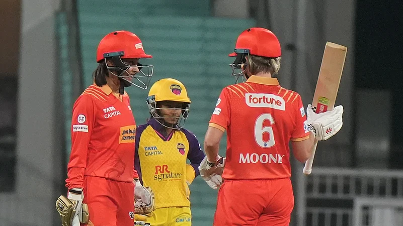 Beth Mooney with Harleen Deol for Gujarat Giants.