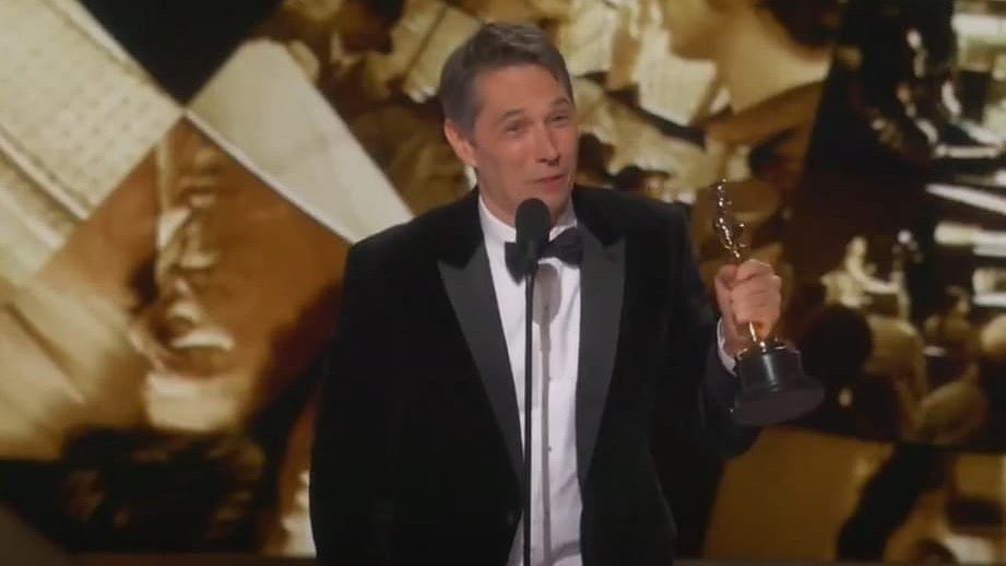 Sean Baker while accepting the best director award for Anora at Oscars 2025 - X/ABC News