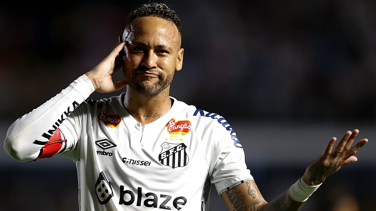 Neymar celebrates after scoring against Bragantino - null