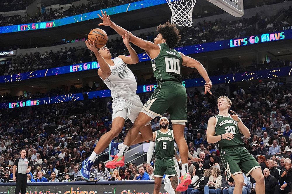 Bucks Mavericks Basketball