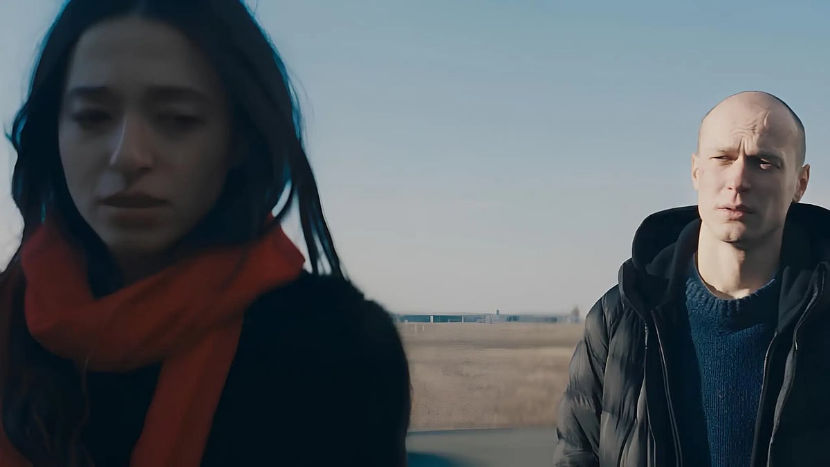 Neon : Mikey Madison and Yuriy Borisov in a still from the film
