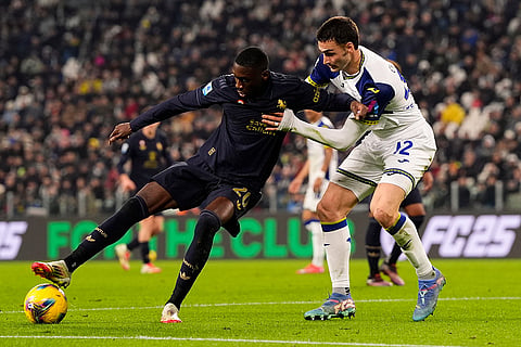 Serie A 2024-25: Juventus' Kolo Muani Randal and Verona's Diego Coppola  challenge for the ball 