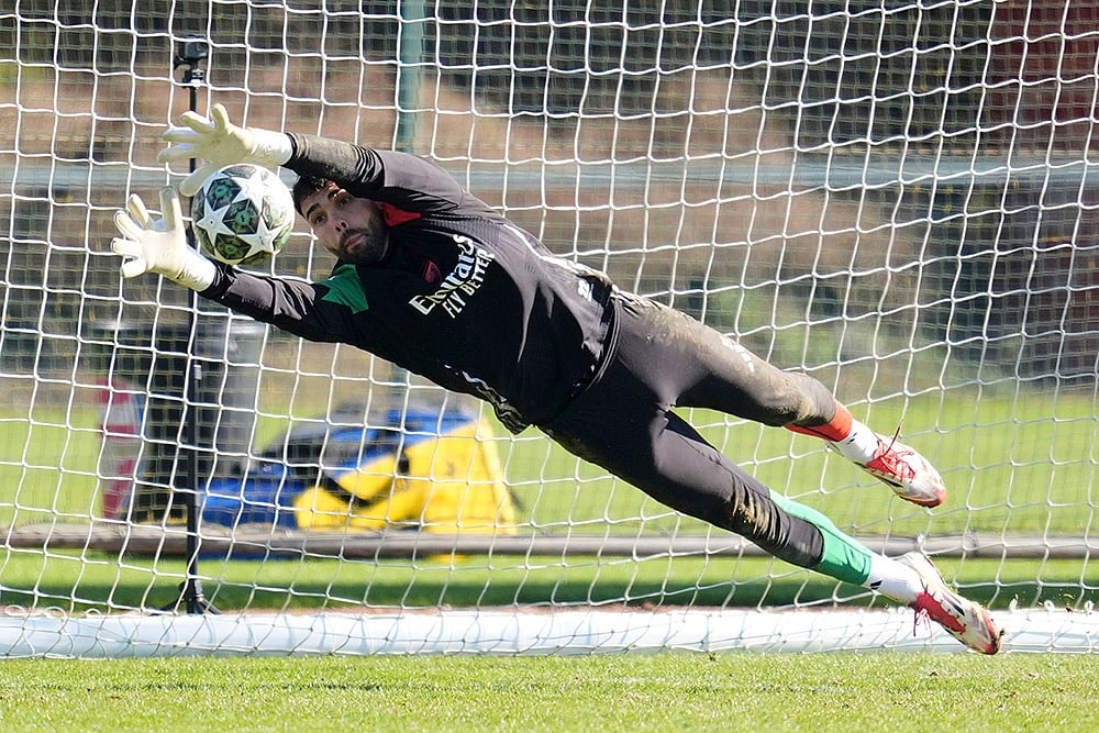 UEFA Champions League Round Of 16, Arsenal players during a training session_David Raya 