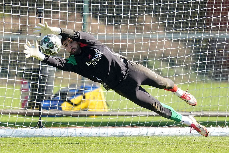 UEFA Champions League Round Of 16, Arsenal players during a training session_David Raya