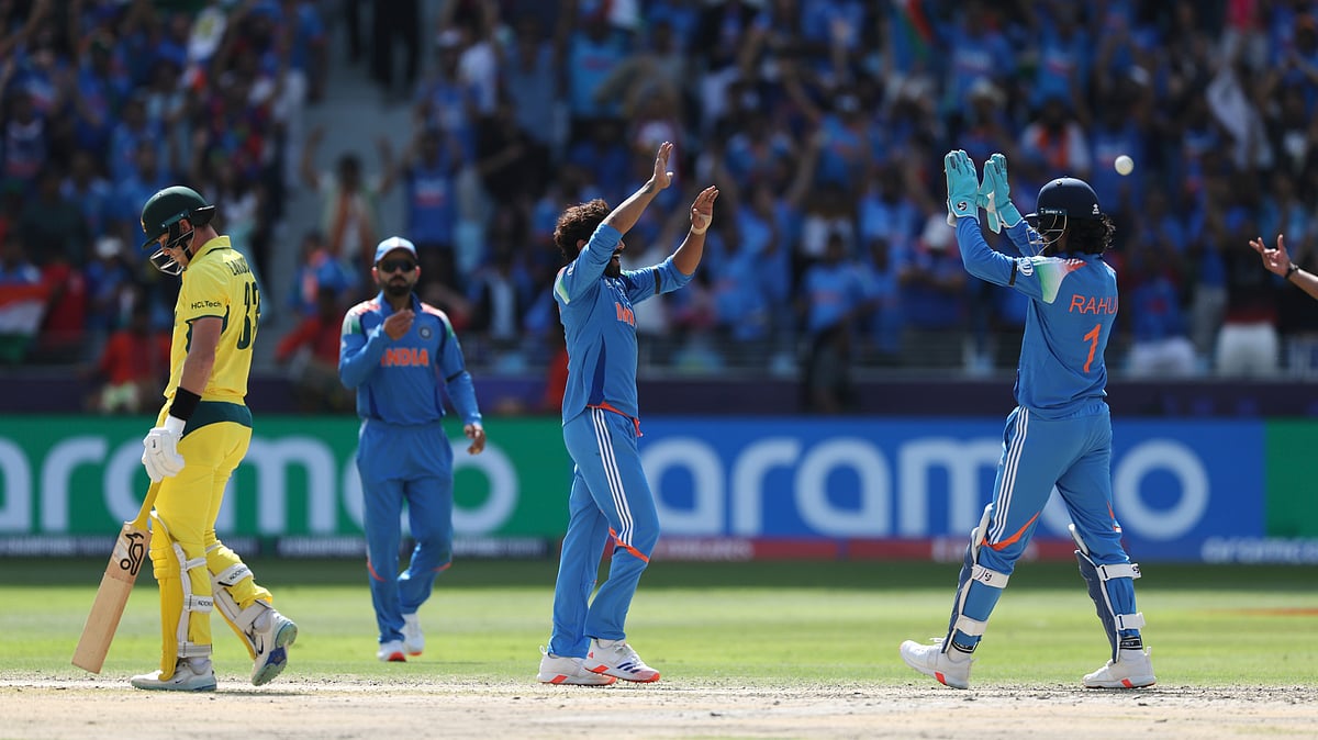 AP Photo/Christopher Pike : India's Ravindra Jadeja, center, celebrates with teammates after the dismissal of Australia's Marnus Labuschagne, left, during the ICC Champions Trophy semifinal cricket match between India and Australia at Dubai International Cricket Stadium in Dubai.