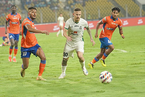 Alexis Gomez (10) of Mohammedan Sporting in action