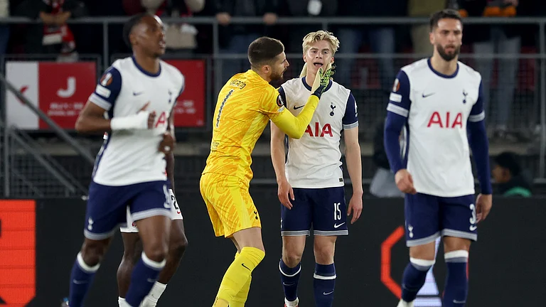 AZ Alkmaar vs Tottenham. - null