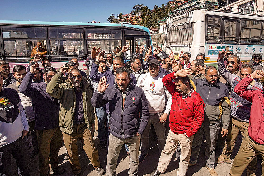 Drivers and conductors protest in Shimla