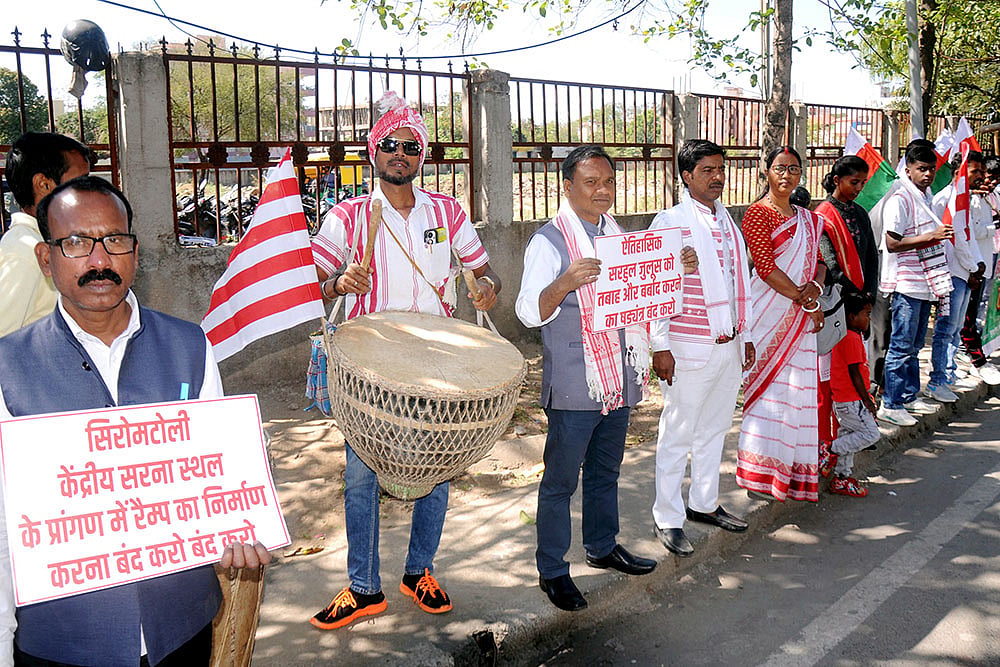 Protest over construction of Siramtoli flyover