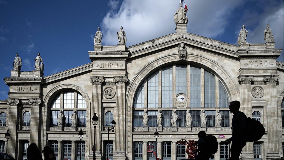 | Photo: AFP : World War 2 Bomb Found At Paris Gare du Nord Train Station, Services Disrupted