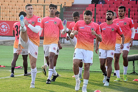ISL 2024-25: East Bengal players warm up