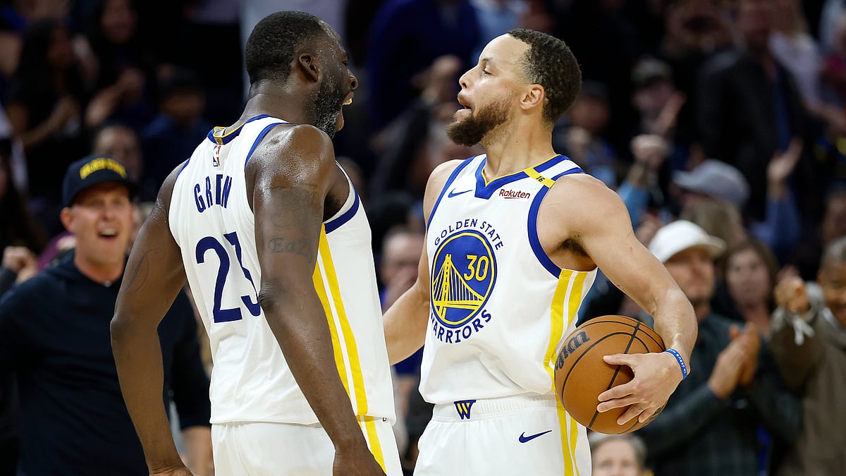 Stephen Curry celebrates with Draymond Green after sinking a 3-pointer