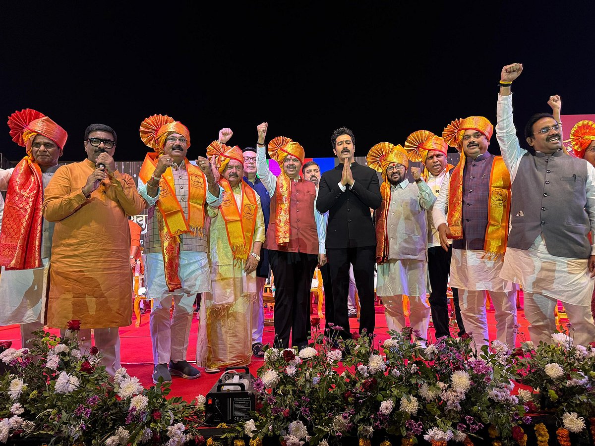 X : Vicky Kaushal with Devendra Fadnavis on Shivaji Jayanti