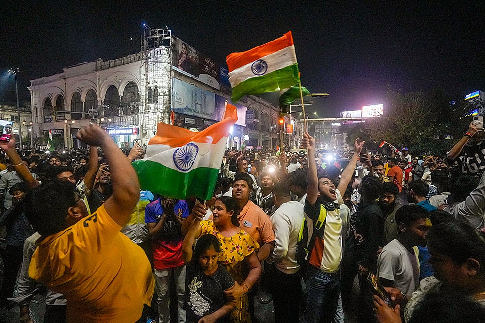 Cricket lovers celebrate Indian teams win in Lucknow