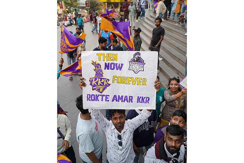 IPL 2025: Kolkata Knight Riders Trophy Tour