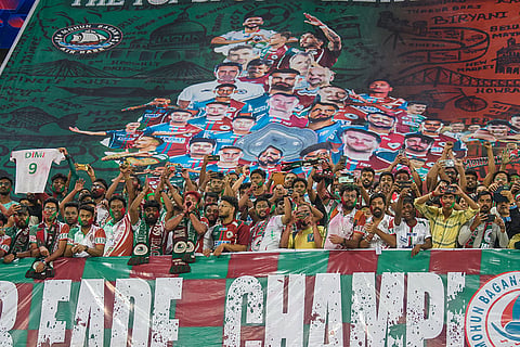 ISL 2024-25, MBSG vs FCG: Mohun Bagan fans display a giant tifo