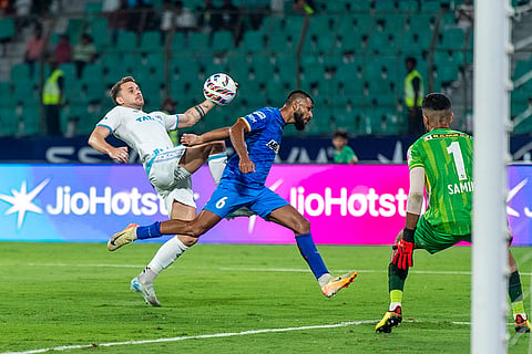 ISL 2024-25, CFC vs JFC: Jordan Murray and Ankit Mukherjee (6) in action