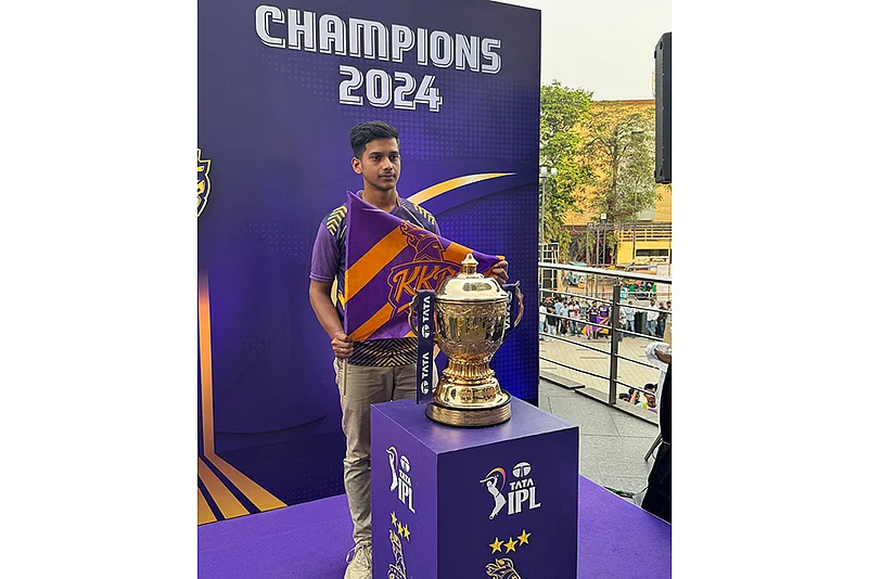 IPL 2025: Kolkata Knight Riders Trophy Tour