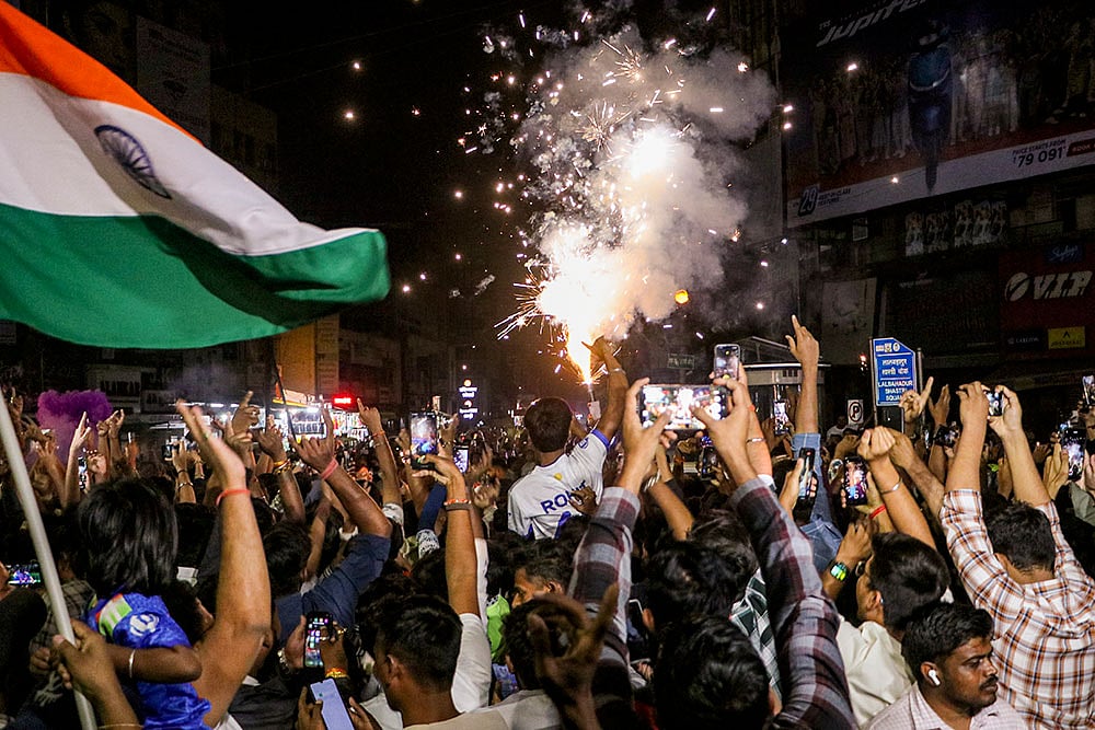 Cricket lovers celebrate Indian teams win in Nagpur