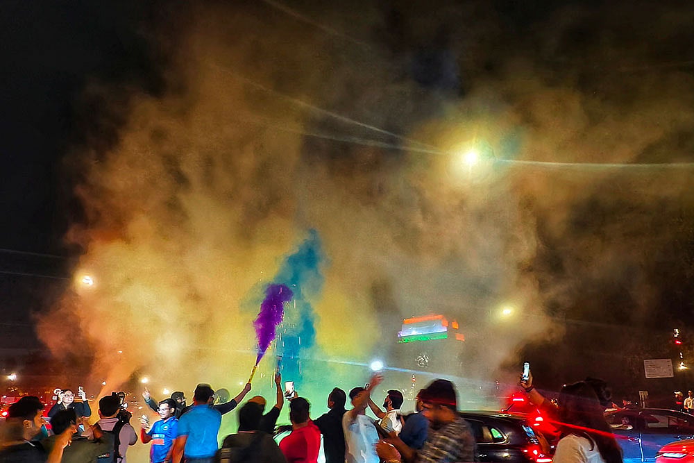 Cricket lovers celebrate Indian teams win in New Delhi