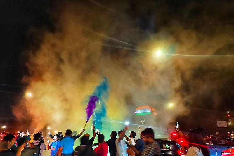 Cricket lovers celebrate Indian teams win in New Delhi