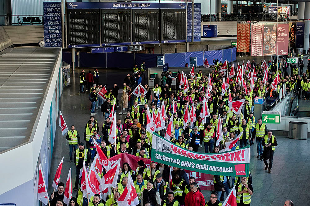 | Photo: AP/Michael Probst : Germany Airport Strike