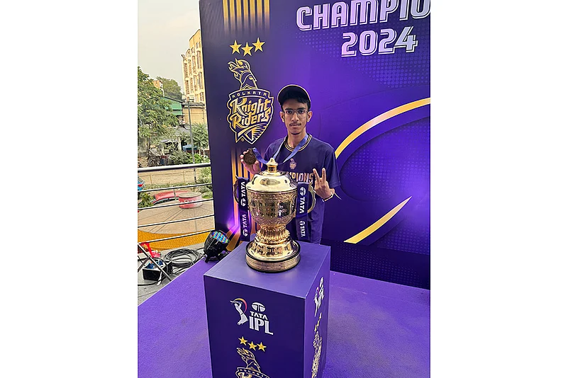 IPL 2025: Kolkata Knight Riders Trophy Tour