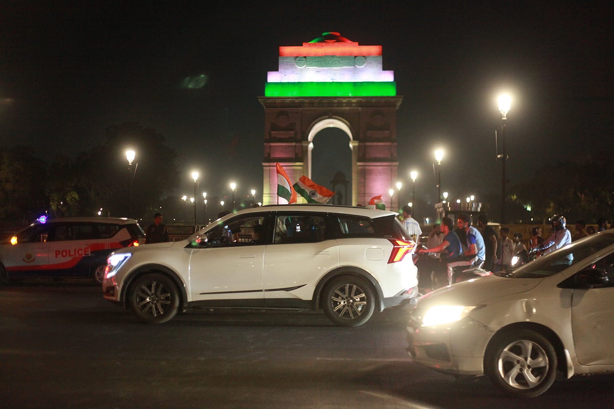 Cricket lovers celebrate Indian teams win in Delhi