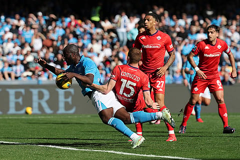 Serie A, Napoli and Fiorentina: Napoli's Romelu Lukaku and Fiorentina's Pietro Comuzzo in action 