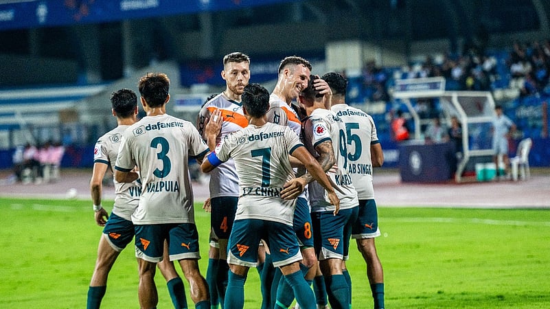 Mumbai City FC players celebrating after win. ISL