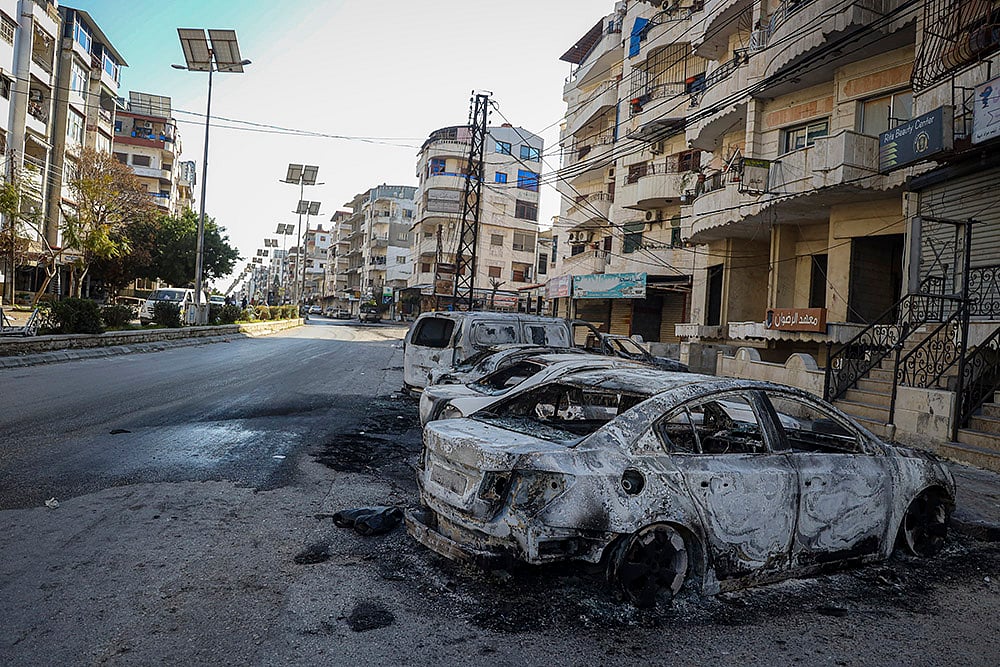 | Photo: AP/Omar Albam : Syria Clashes: Burnt cars remain in the middle of a street