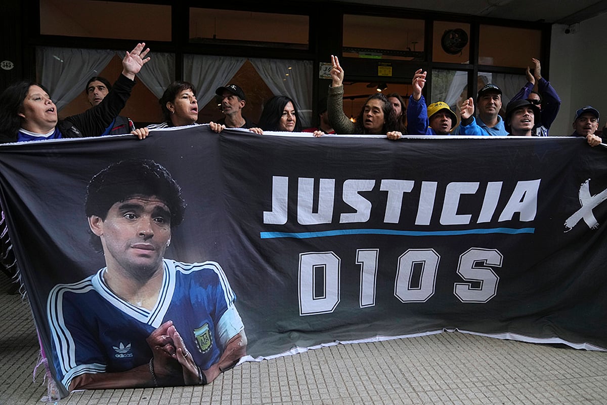 Argentina footballer Diego Maradona Doctors On Trial: 1