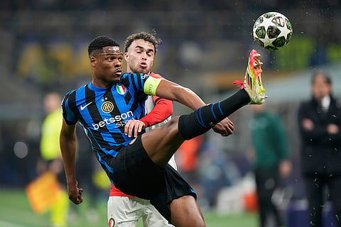UCL 2024-25, Inter Milan Vs Feyenoord: Inter Milan's Denzel Dumfries, left, challenges for the ball with Feyenoord's Aymen Sliti