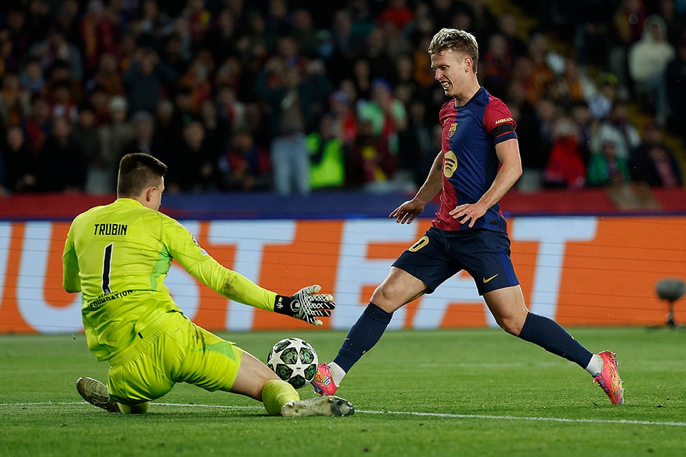 FC Barcelona Vs Benfica UEFA Champions League 2024-25 Round Of 16 photos: Anatoliy Trubin