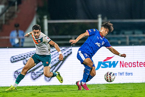 ISL 2024-25, BFC vs MCFC: Vikram Partap Singh of Mumbai City FC and Roshan Naorem of Bengaluru FC in action