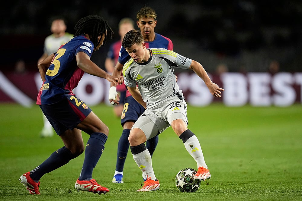 FC Barcelona Vs Benfica UEFA Champions League 2024-25 Round Of 16 photos: Jules Kounde 