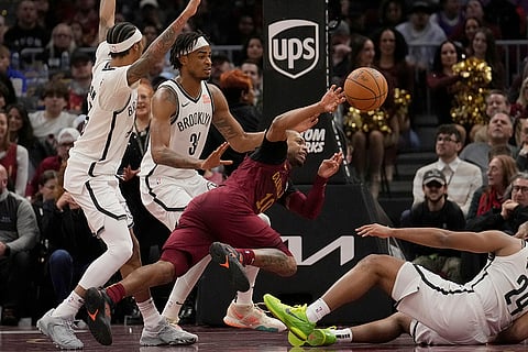 NBA 2024-25, Nets vs Cavaliers: Cleveland Cavaliers guard Darius Garland, center, passes the ball