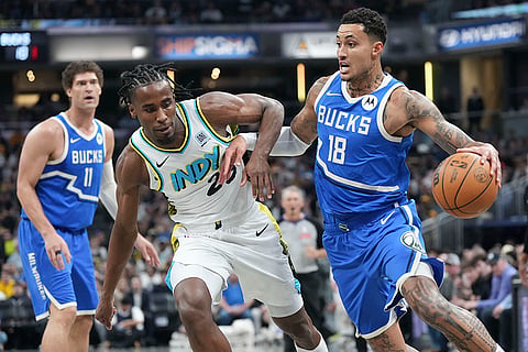 NBA 2024-25, Bucks vs Pacers: Bucks forward Kyle Kuzma gets entangled with Pacers forward Aaron Nesmith