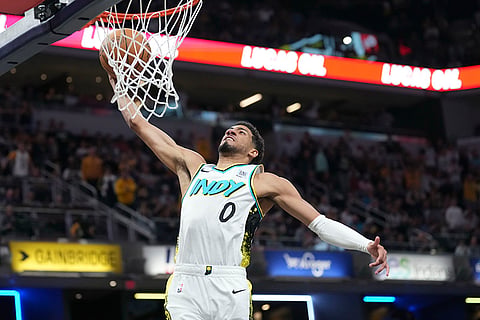 NBA 2024-25, Bucks vs Pacers: Indiana Pacers guard Tyrese Haliburton (0) dunks