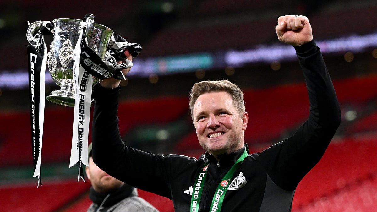 Newcastle United boss Eddie Howe lifting the EFL Cup - null
